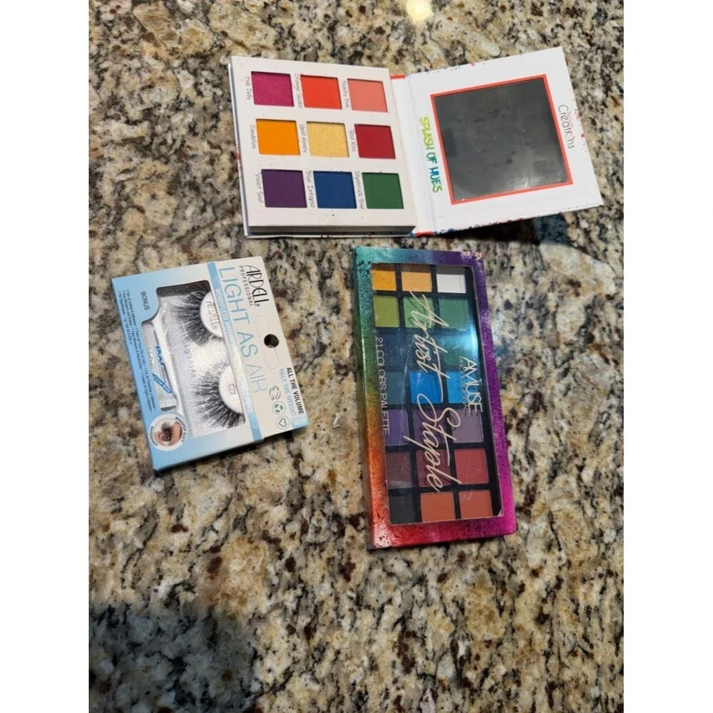 Colorful Eyeshadow Palette Bundle with False Lashes
